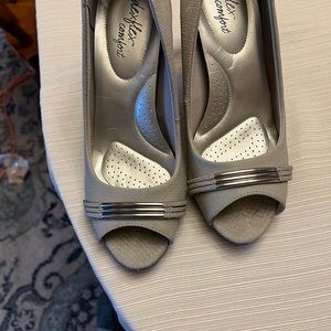 Women’s heels with open toe